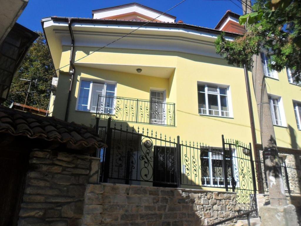 Къщата С Чешмата Veliko Tarnovo Exterior foto